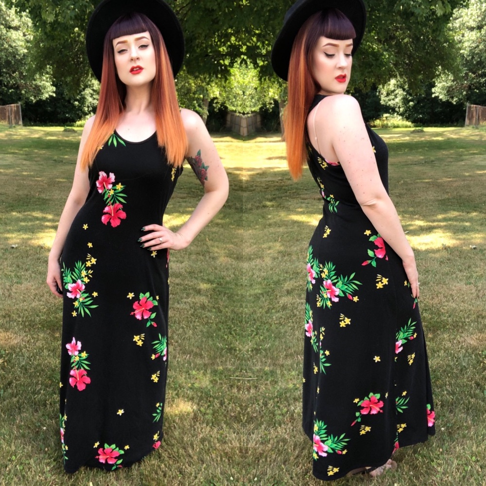 Black Sleeveless Hibiscus Patterned Maxi Dress